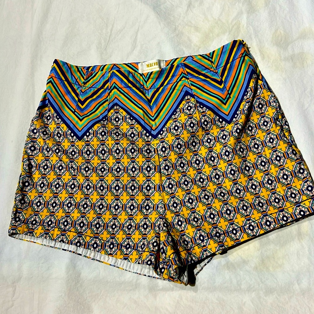Multicolor Geometric Pattern Women Shorts size 4